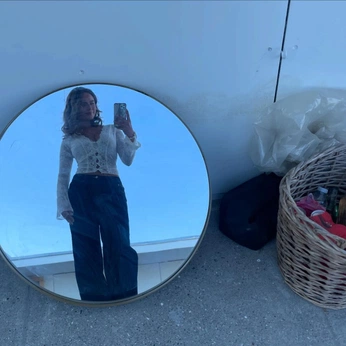 A cover of "outfits" cluster. The owner is angilikesbooks. The cluster consists of 6 elements.