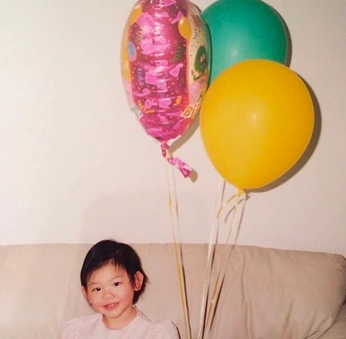 A cover of "☿" cluster. The owner is minkfiction. The cluster description is "mercurial princess ". The cluster consists of 72 elements.