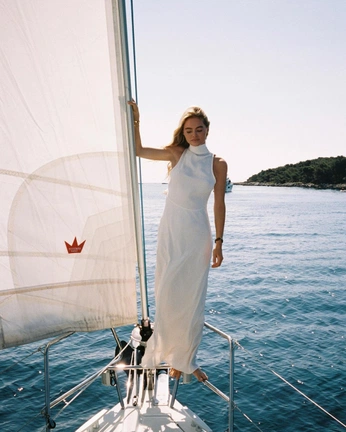 A cover of "Shooting" cluster. The owner is georgiabrantt. The cluster consists of 3 elements.