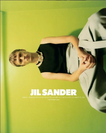 A cover of "pose" cluster. The owner is unizac. The cluster consists of 5 elements.