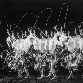 A cover of "Move" cluster. The owner is norah. The cluster consists of 19 elements.