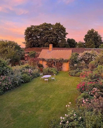 A cover of "Dream home" cluster. The owner is laama. The cluster consists of 7 elements.