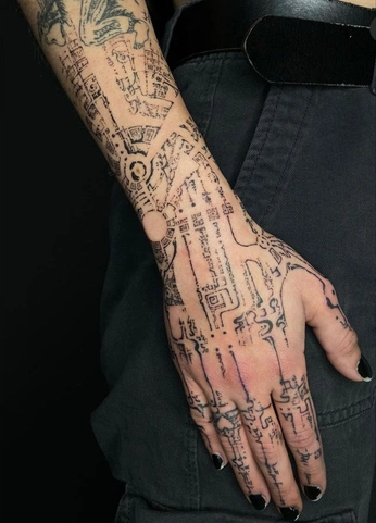 A cover of "Tattoo" cluster. The owner is mcsummer. The cluster consists of 12 elements.