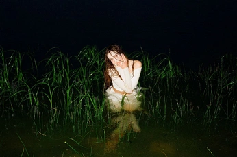 A cover of "model" cluster. The owner is sadlittlebug. The cluster consists of 5 elements.