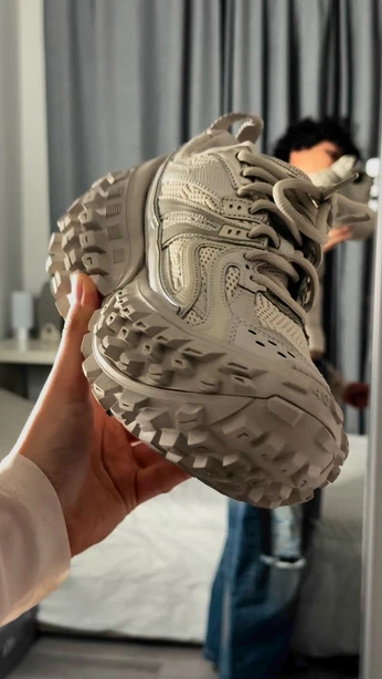 A cover of "Clo" cluster. The owner is sayerases. The cluster consists of 2 elements.