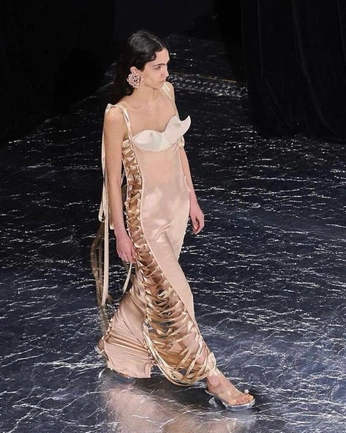 A cover of "fashion" cluster. The owner is filmvxz. The cluster consists of 4 elements.