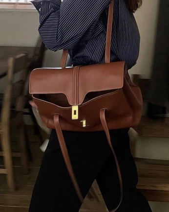 A cover of "Accessories" cluster. The owner is caringwitch. The cluster consists of 1 element.