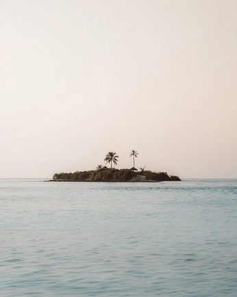 A cover of "Maldives inspo" cluster. The owner is danieliruela. The cluster consists of 25 elements.