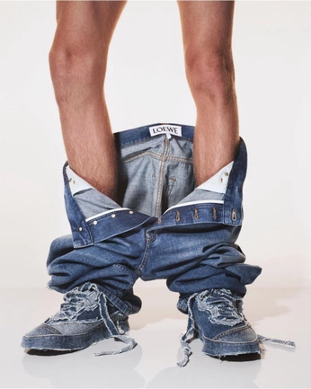 A cover of "ad" cluster. The owner is juliaantelo. The cluster consists of 5 elements.