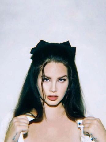 A cover of "Mystery woman" cluster. The owner is rexrulestheworld. The cluster consists of 3 elements.