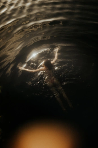 A cover of "Floatin'" cluster. The owner is mathias.explores. The cluster consists of 23 elements.