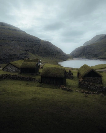 A cover of "Cabins" cluster. The owner is matthewcpaul. The cluster consists of 25 elements.