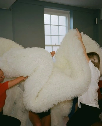 A cover of "L&CO" cluster. The owner is benbator. The cluster consists of 2 elements.