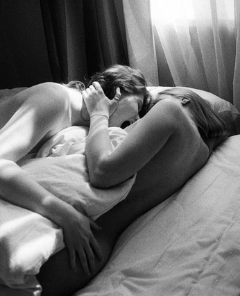 A cover of "erotic" cluster. The owner is truecrimefolks. The cluster consists of 7 elements.