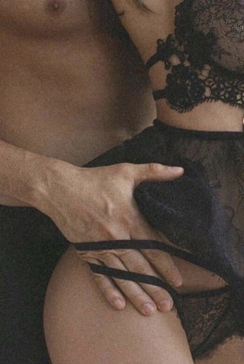 A cover of "NSFW 🔞" cluster. The owner is angelblush. The cluster description is "Images/GIFs/Some videos". The cluster consists of 1077 elements.