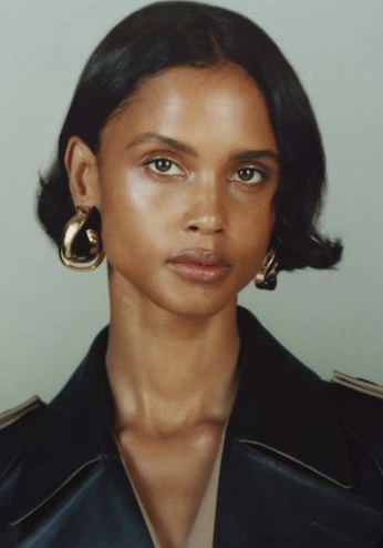 A cover of "HER LOOKS" cluster. The owner is alain.amsterdam. The cluster consists of 10 elements.