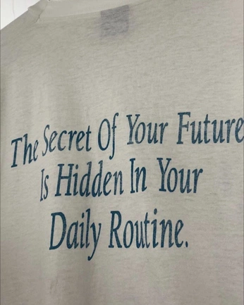 A cover of "A Guide to a Good Life" cluster. The owner is lookuptothesky. The cluster consists of 1 element.