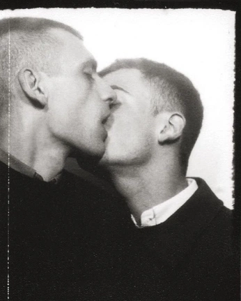 A cover of "Denial" cluster. The owner is enagudo. The cluster consists of 35 elements.