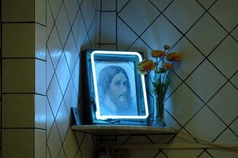 A cover of "weird sightings" cluster. The owner is karakara. The cluster consists of 2 elements.