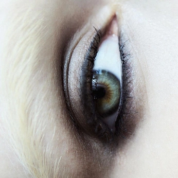 A cover of "eyes" cluster. The owner is juzzz. The cluster consists of 4 elements.