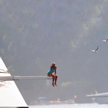 A cover of "That’s how it feels!" cluster. The owner is raeintheclouds. The cluster consists of 10 elements.