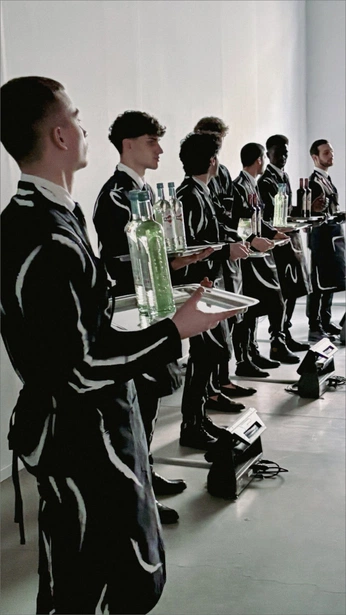 A cover of "War london" cluster. The owner is tplush. The cluster consists of 27 elements.