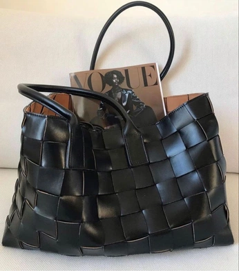 A cover of "Sacs" cluster. The owner is nalinta. The cluster consists of 1 element.