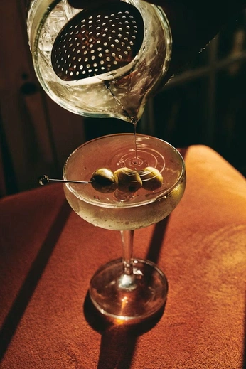 A cover of "NYC Cocktail" cluster. The owner is dmtr.x. The cluster consists of 45 elements.