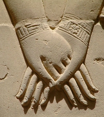 A cover of "evie" cluster. The owner is windowghost. The cluster consists of 15 elements.