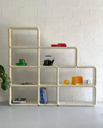 A cover of "Shelves" cluster. The owner is kavrn. The cluster consists of 2 elements.