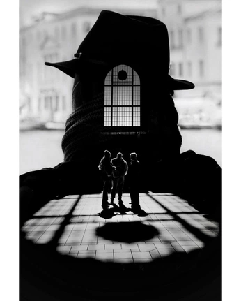 A cover of "B&W" cluster. The owner is ferminrp. The cluster consists of 8 elements.