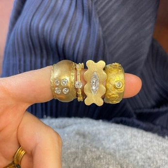 A cover of "Fancy stones" cluster. The owner is dotleegee. The cluster consists of 1 element.