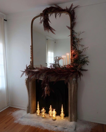 A cover of "Holiday Aesthetics" cluster. The owner is nasihamarie. The cluster consists of 3 elements.