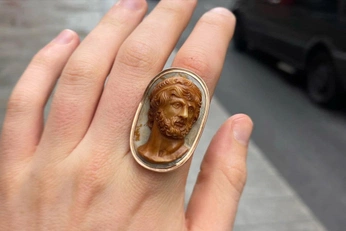 A cover of "RINGS" cluster. The owner is unkwn2u. The cluster consists of 2 elements.