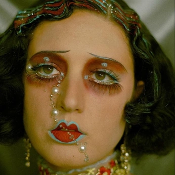 A cover of "makeup" cluster. The owner is belava. The cluster consists of 75 elements.