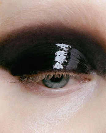 A cover of "Eyes" cluster. The owner is taki183. The cluster consists of 1 element.