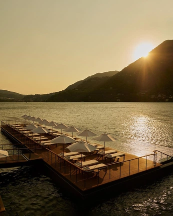 A cover of "Outdoors" cluster. The owner is danaime. The cluster consists of 2 elements.