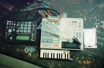 A cover of "techy" cluster. The owner is haiitsliza. The cluster consists of 16 elements.