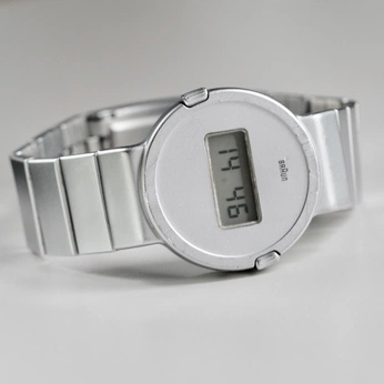 A cover of "Objects being & showed" cluster. The owner is clair.cr. The cluster description is "packshot et tout etc". The cluster consists of 251 elements.