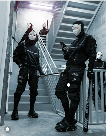 A cover of "alien" cluster. The owner is punxtears. The cluster consists of 10 elements.