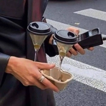 A cover of "Lifestyle" cluster. The owner is kalzifa. The cluster consists of 1 element.