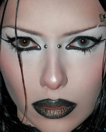 A cover of "Makeup" cluster. The owner is soul1510. The cluster consists of 4 elements.