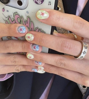 A cover of "nail day inspo" cluster. The owner is vic.hatesyou. The cluster description is "my nails never match anything". The cluster consists of 112 elements.