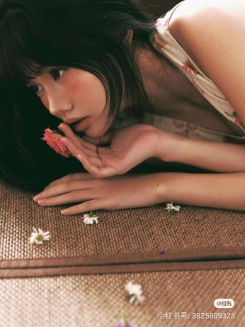 A cover of "Pleasing sunny floral cc" cluster. The owner is chillinn.102. The cluster consists of 23 elements.