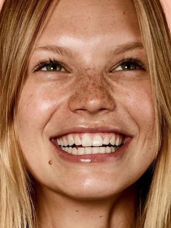 A cover of "smile :)" cluster. The owner is hannahziebart. The cluster consists of 13 elements.