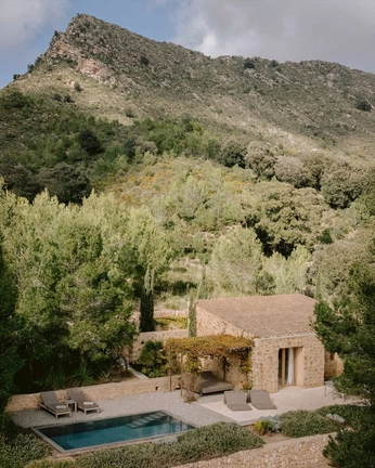 A cover of "nature" cluster. The owner is raphaelsalaja. The cluster consists of 51 elements.