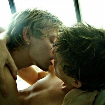 A cover of "for nsfw art" cluster. The owner is hellichk. The cluster consists of 22 elements.