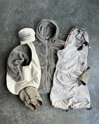 A cover of "snow mood" cluster. The owner is greyblackpalette. The cluster consists of 2 elements.