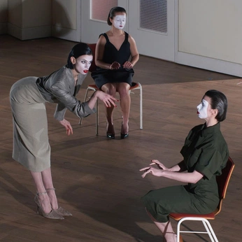 A cover of "CHRYSALIS" cluster. The owner is greguxo. The cluster consists of 28 elements.