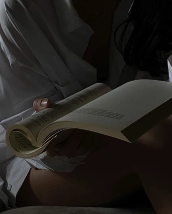 A cover of "Reading" cluster. The owner is chelseayaninne. The cluster consists of 9 elements.